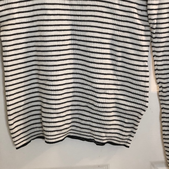H&M striped turtle neck sweater - Picture 2 of 6